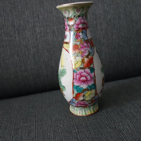 Small 6.5 Inch High Hourglass Shaped Ceramic Flower Vase - Picture 8 of 16